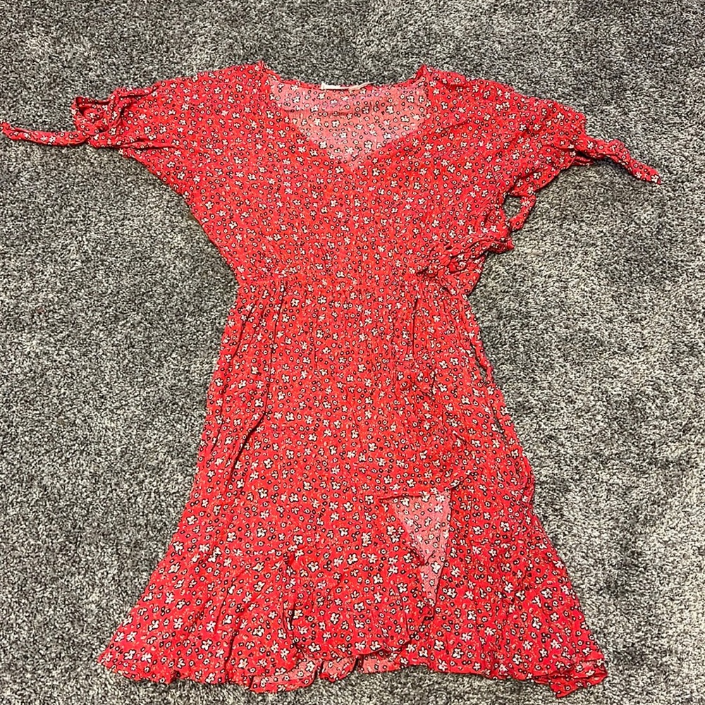 Blu Pepper floral side tie dress small!